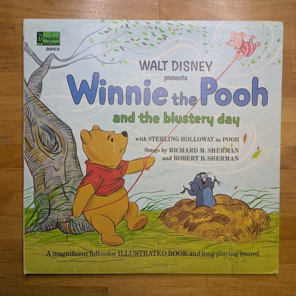 Winnie the Pooh and the Blustery Day 1967 Version 11 Page Book & Vinyl Record - Picture 2 of 7